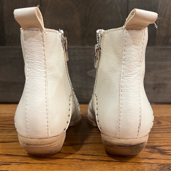 Dolce Vita Uma Studded Ankle Leather Booties - Picture 3 of 9